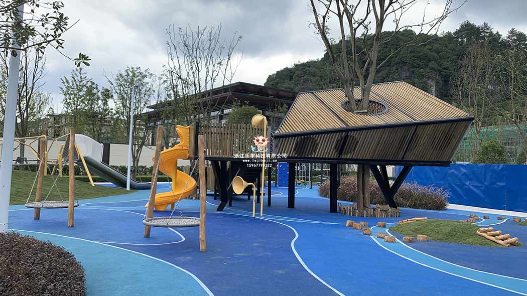戶(hù)外游樂(lè )設備樹(shù)屋